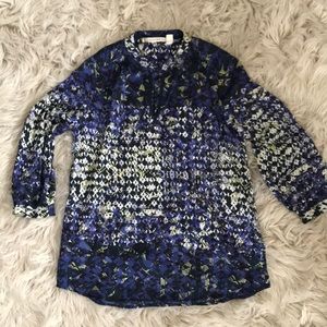 Flowing blouse with abstract print